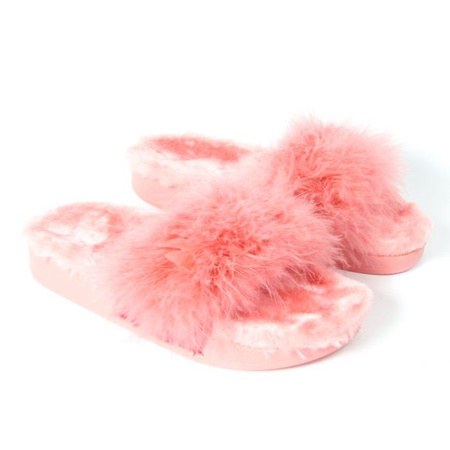 Różowe klapki z futerkiem