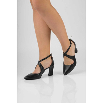 Sandały retro na słupku skórzane czarne Butdam