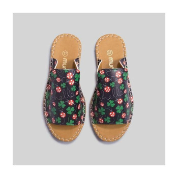 Klapki wegańskie w koniczynki i biedronki czarne Mumka