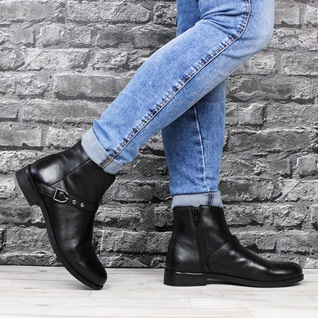 Skórzane botki z klamrą czarne Monnari