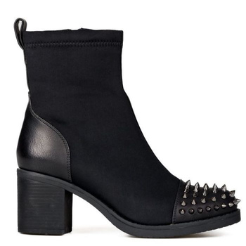 Botki na klocku z kolcami na nosku ocieplane czarne