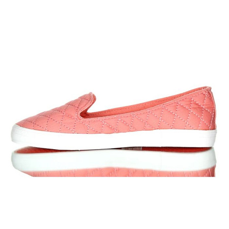 Różowe tenisówki. Stylowo pikowane, wygodne materiałowe buty na lato