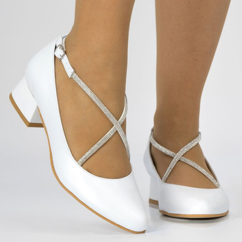 Czółenka z klamerkami z cyrkoniami skórzane perłowe białe Butdam Maja