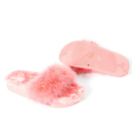 Różowe klapki z futerkiem