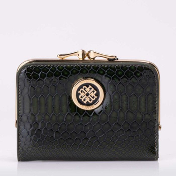 Portfel damski skórzany Monnari portmonetka lakierowany z biglem zielony