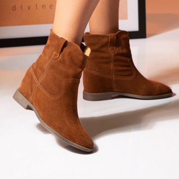 Botki kowbojki skórzane zamszowe na koturnie brązowe Butdam