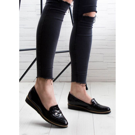 Mokasyny na koturnie wężowe lakierowane czarne Optimo