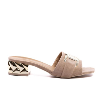 Klapki zamszowe na ozdobnym złotym klocku beżowe Optimo KL-2