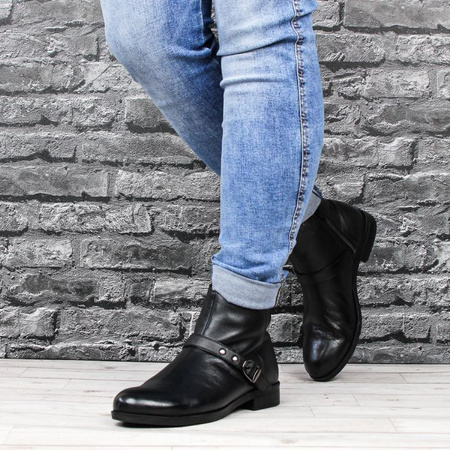 Skórzane botki z klamrą czarne Monnari