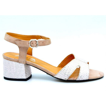 Sandały skórzane ozdobne beżowe Aga