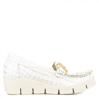 Mokasyny na koturnie skórzane lakierowane wężowe beżowe Sempre