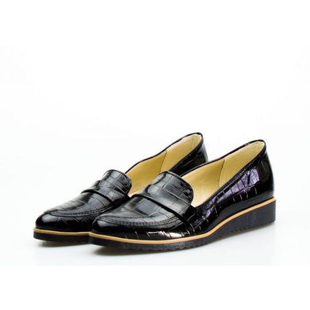 Mokasyny na koturnie wężowe lakierowane czarne Optimo