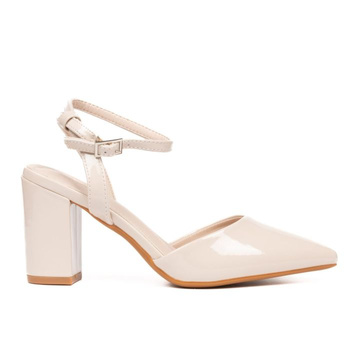 Sandały na słupku w szpic lakierowane beżowe 8157