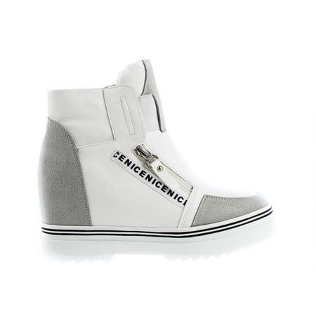 Sneakersy na koturnie