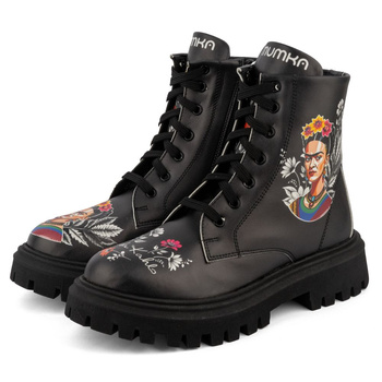 Workery na platformie wegańskie czarne Frida Kahlo Mumka FRIDABOTAXT25-001