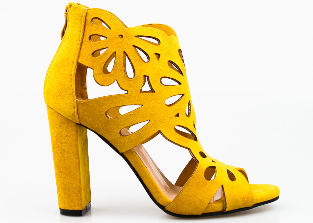Sandały zamszowe z ażurowymi wycięciami żółte
