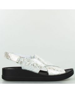 Sandały na koturnie połyskujące skórzane ze wzorem srebrne Sempre