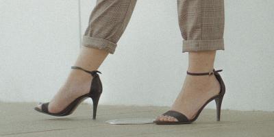 Sandały na szpilce – jak nosić i do czego pasują?